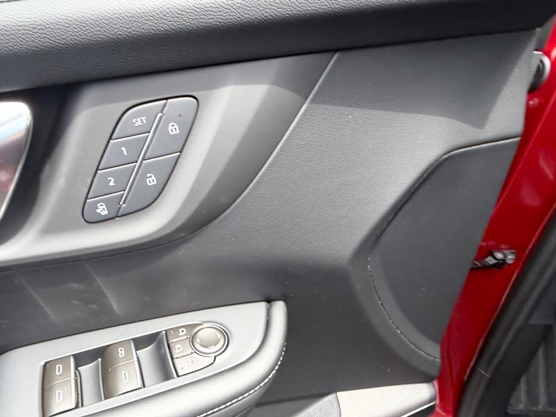Buick Enclave Vehicle Full-screen Gallery Image 20