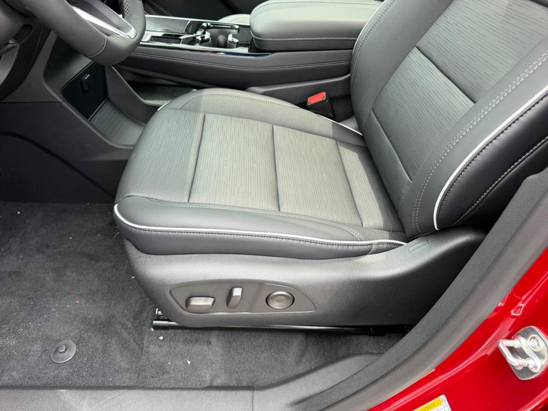 Buick Enclave Vehicle Full-screen Gallery Image 21