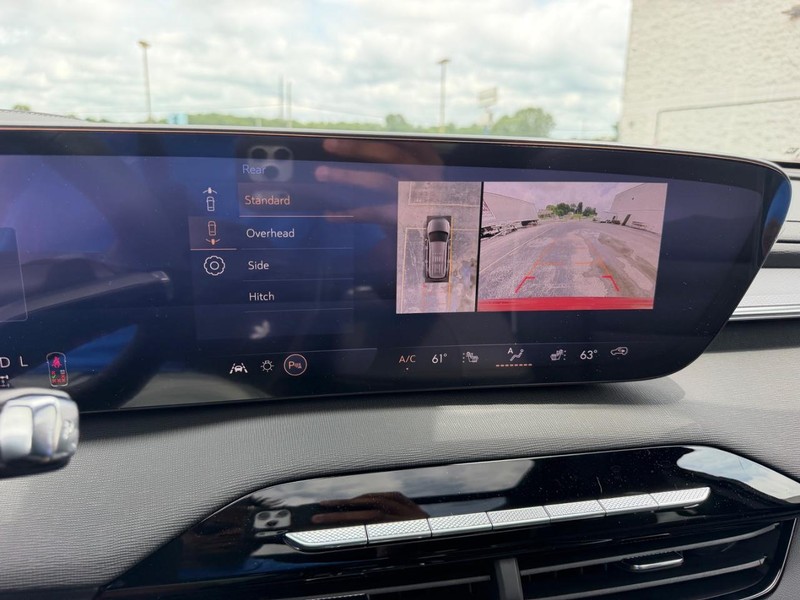 Buick Enclave Vehicle Full-screen Gallery Image 23