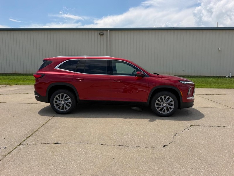 Buick Enclave Vehicle Full-screen Gallery Image 2
