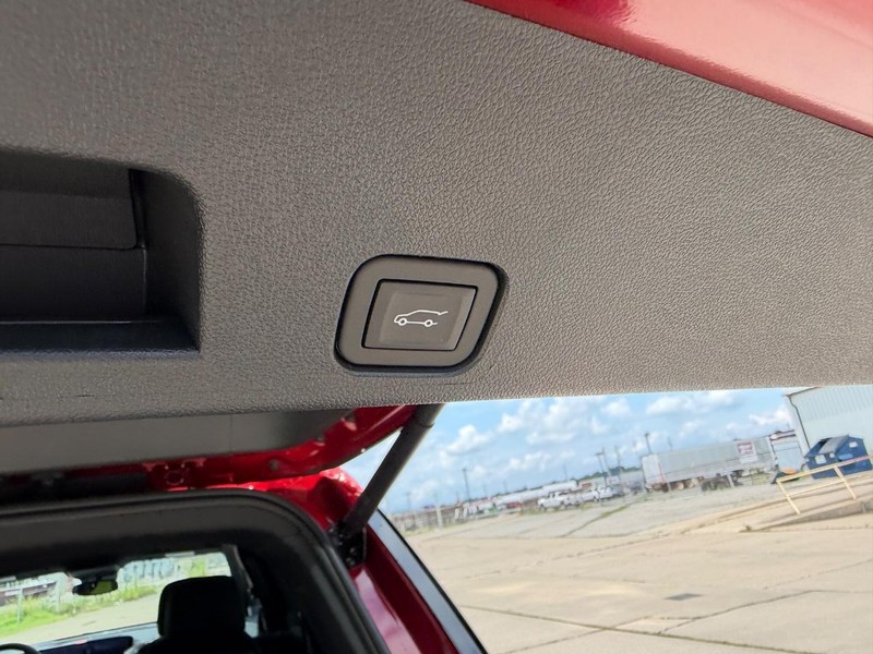 Buick Enclave Vehicle Full-screen Gallery Image 6