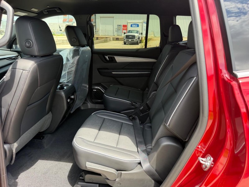 Buick Enclave Vehicle Full-screen Gallery Image 9