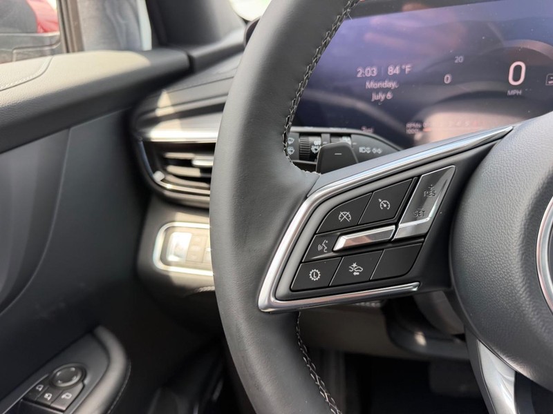 Buick Enclave Vehicle Full-screen Gallery Image 13