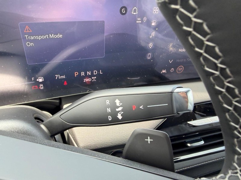 Buick Enclave Vehicle Full-screen Gallery Image 15