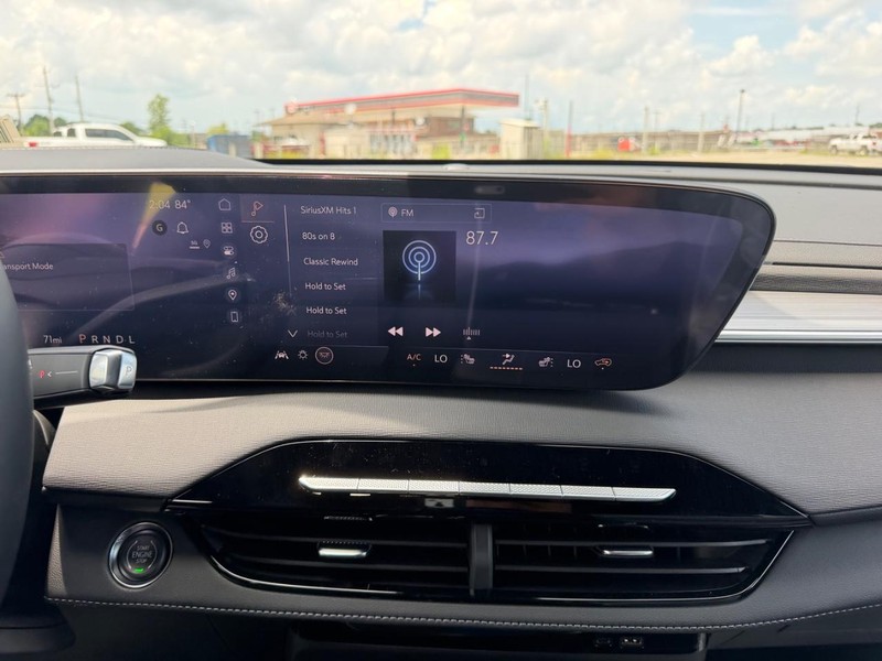 Buick Enclave Vehicle Full-screen Gallery Image 16