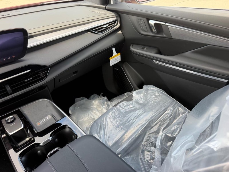 Buick Enclave Vehicle Full-screen Gallery Image 17
