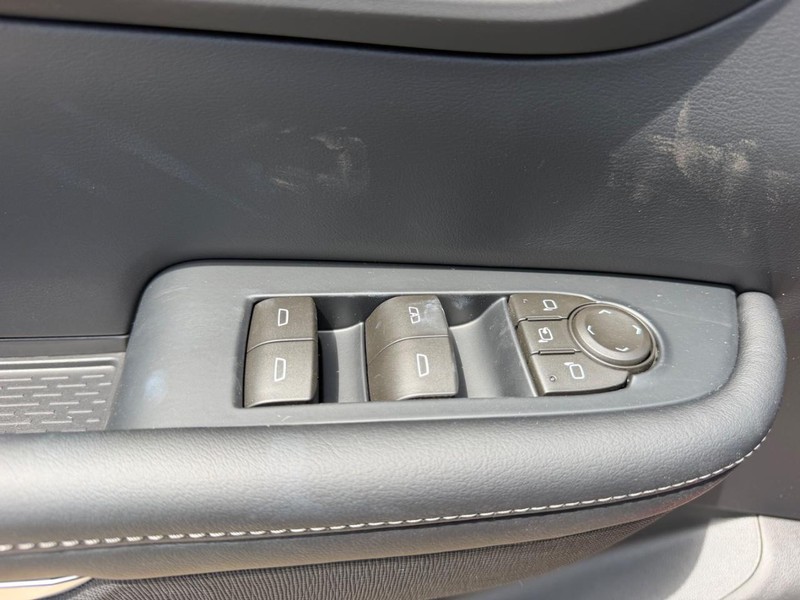 Buick Enclave Vehicle Full-screen Gallery Image 18