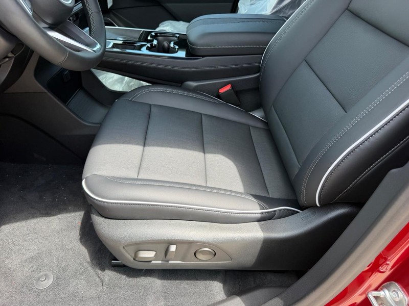 Buick Enclave Vehicle Full-screen Gallery Image 19