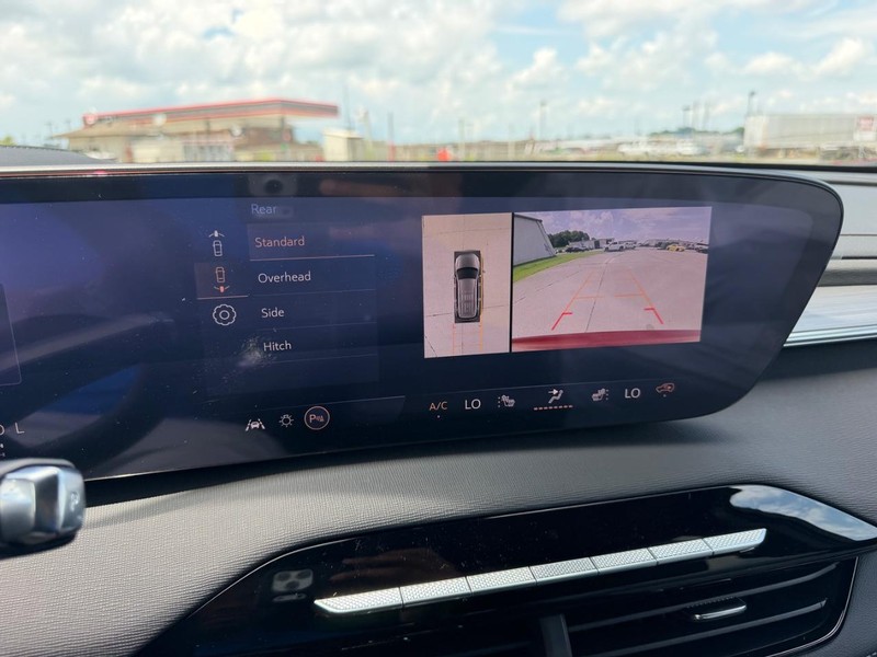 Buick Enclave Vehicle Full-screen Gallery Image 21