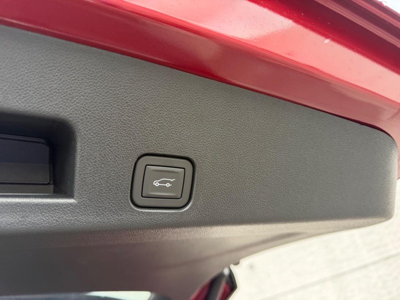 Buick Enclave Vehicle Full-screen Gallery Image 6