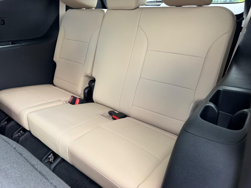 Buick Enclave Vehicle Full-screen Gallery Image 8