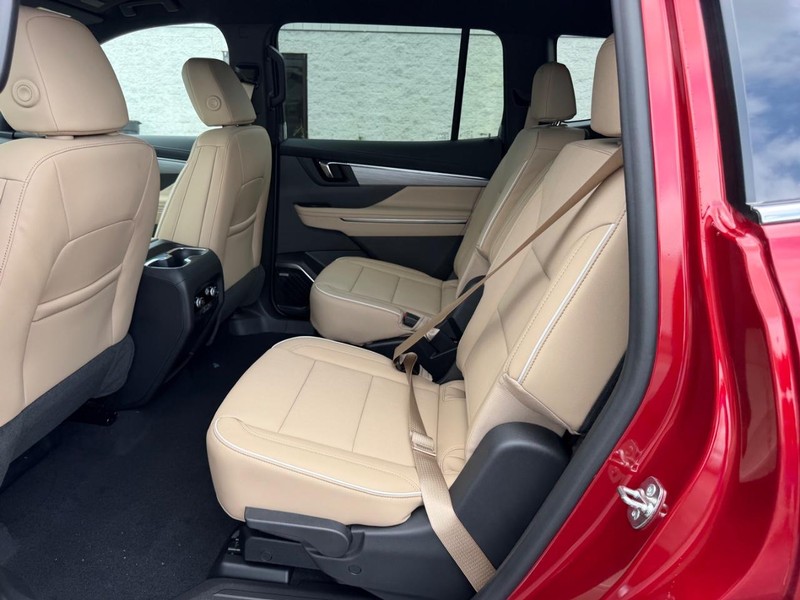Buick Enclave Vehicle Full-screen Gallery Image 9