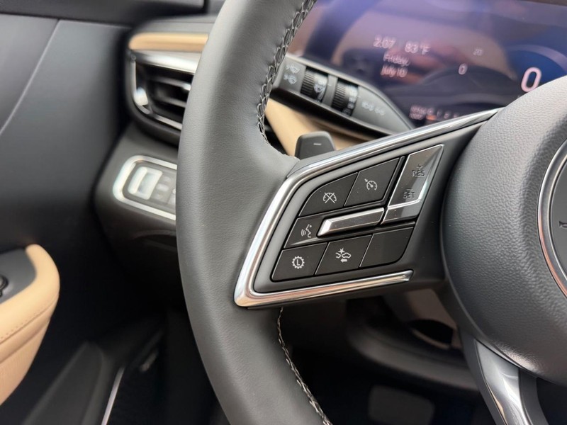 Buick Enclave Vehicle Full-screen Gallery Image 13
