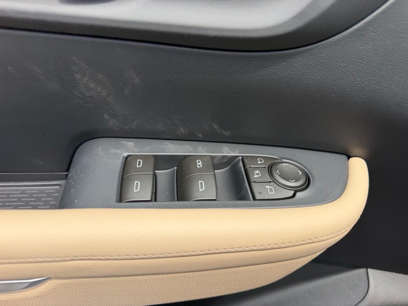 Buick Enclave Vehicle Full-screen Gallery Image 18