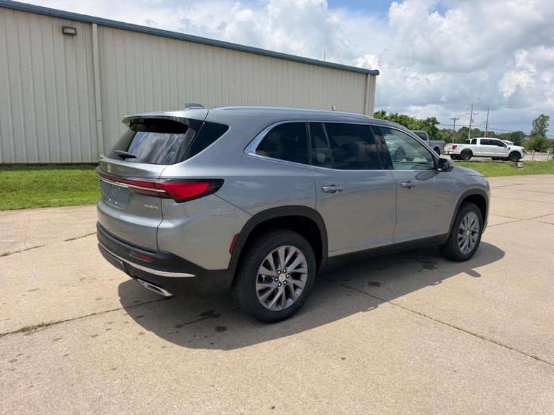 Buick Enclave Vehicle Full-screen Gallery Image 3
