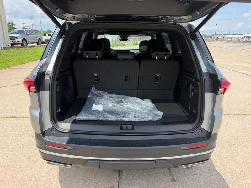 Buick Enclave Vehicle Full-screen Gallery Image 5