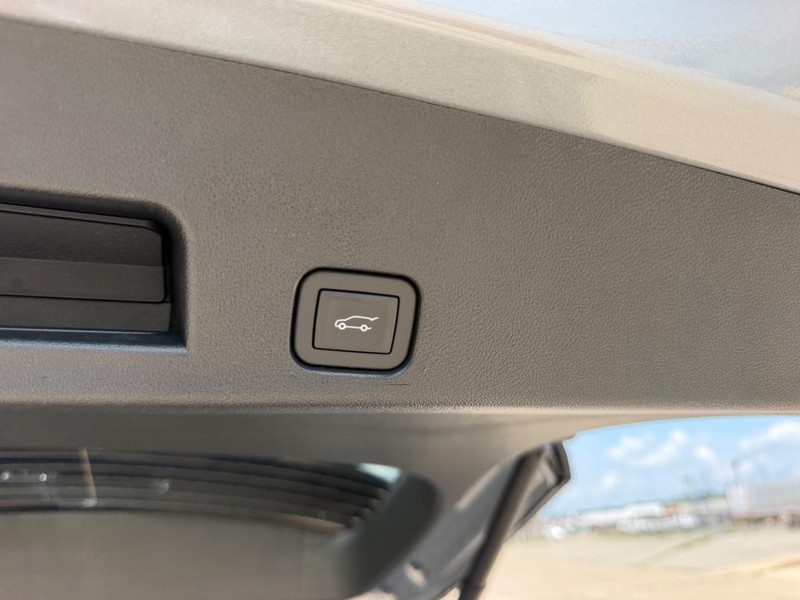 Buick Enclave Vehicle Full-screen Gallery Image 6