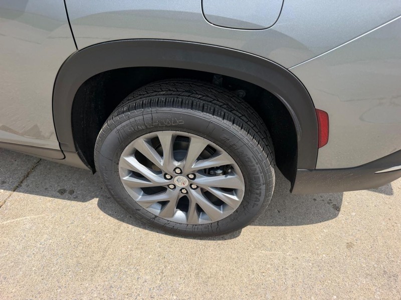 Buick Enclave Vehicle Full-screen Gallery Image 7