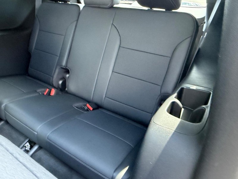 Buick Enclave Vehicle Full-screen Gallery Image 8