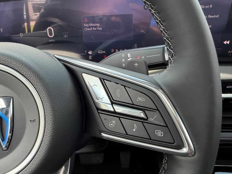 Buick Enclave Vehicle Full-screen Gallery Image 15