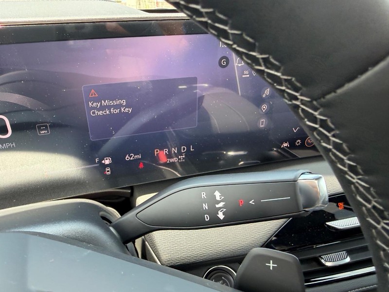 Buick Enclave Vehicle Full-screen Gallery Image 16