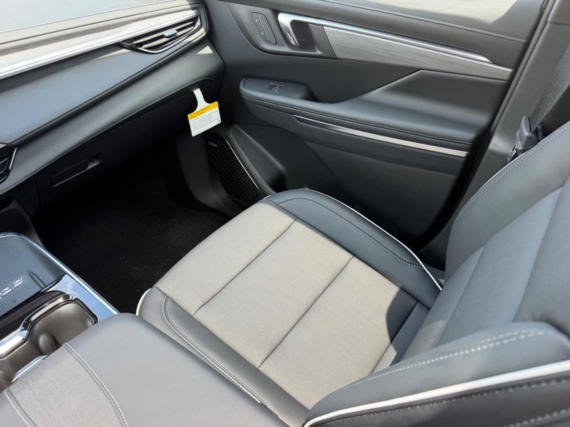 Buick Enclave Vehicle Full-screen Gallery Image 18
