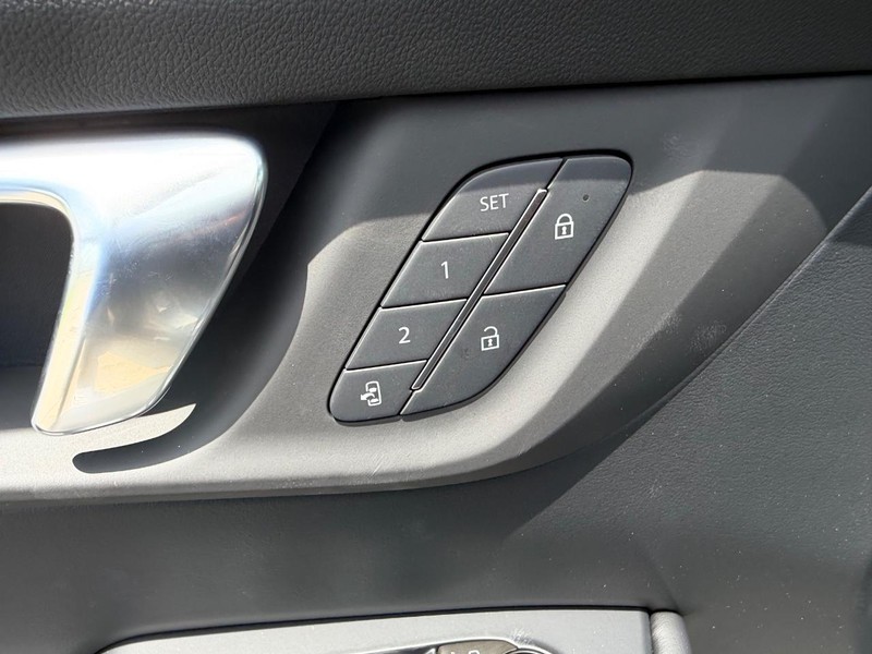 Buick Enclave Vehicle Full-screen Gallery Image 20