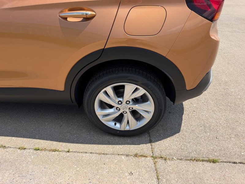 Buick Encore GX Vehicle Full-screen Gallery Image 6