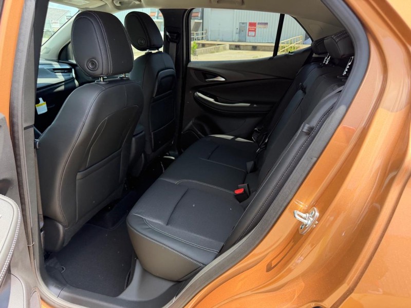 Buick Encore GX Vehicle Full-screen Gallery Image 7