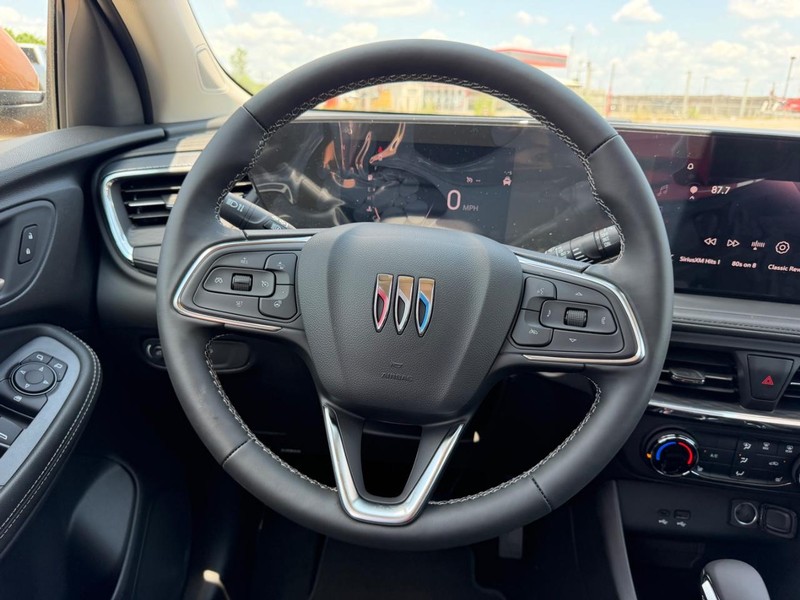 Buick Encore GX Vehicle Full-screen Gallery Image 9