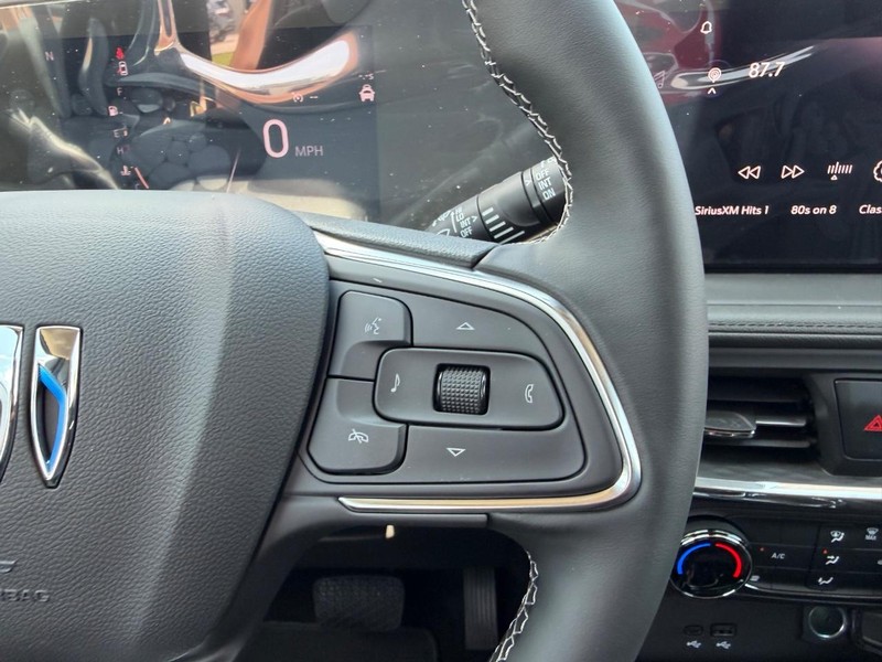 Buick Encore GX Vehicle Full-screen Gallery Image 11
