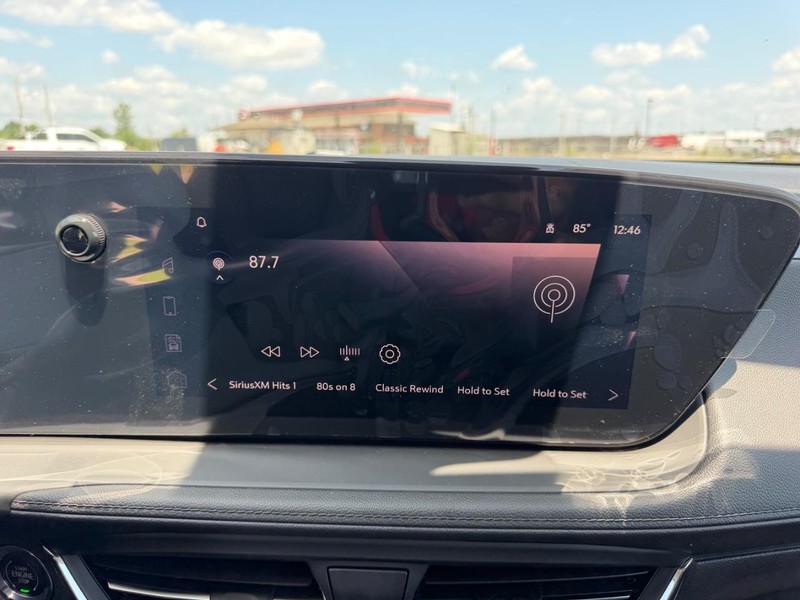 Buick Encore GX Vehicle Full-screen Gallery Image 12