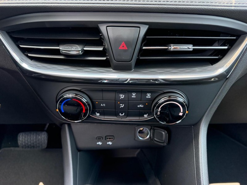 Buick Encore GX Vehicle Full-screen Gallery Image 13