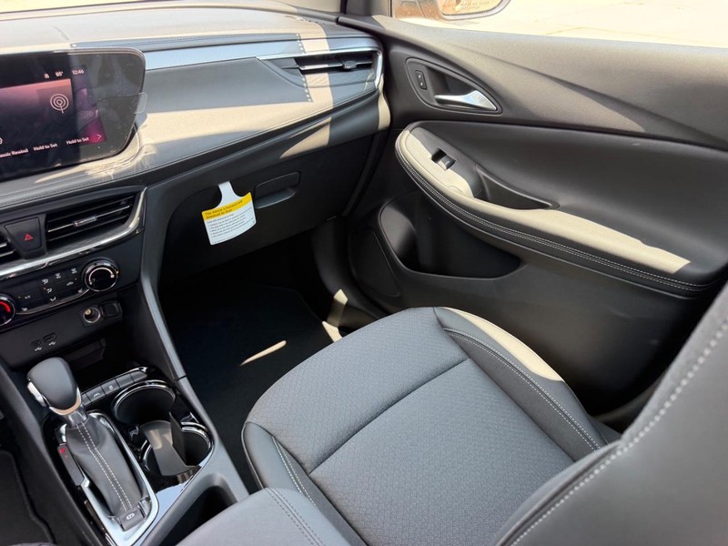 Buick Encore GX Vehicle Full-screen Gallery Image 15