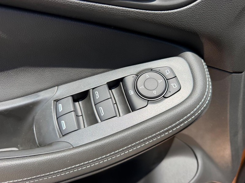Buick Encore GX Vehicle Full-screen Gallery Image 16