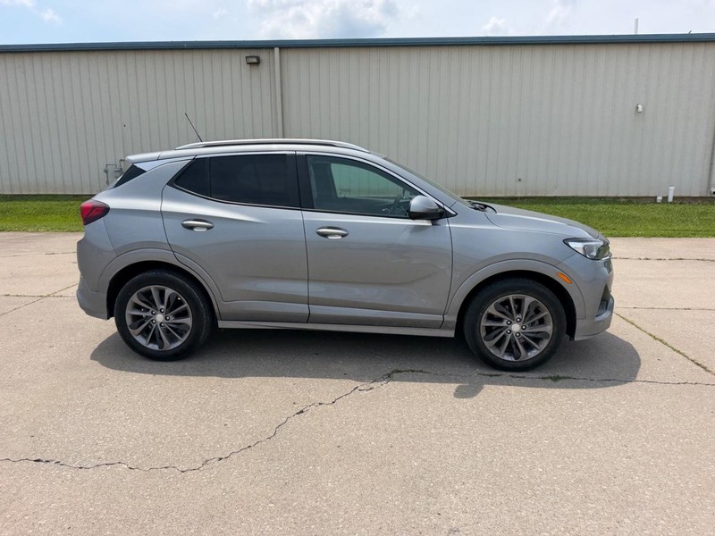 Buick Encore GX Vehicle Full-screen Gallery Image 2