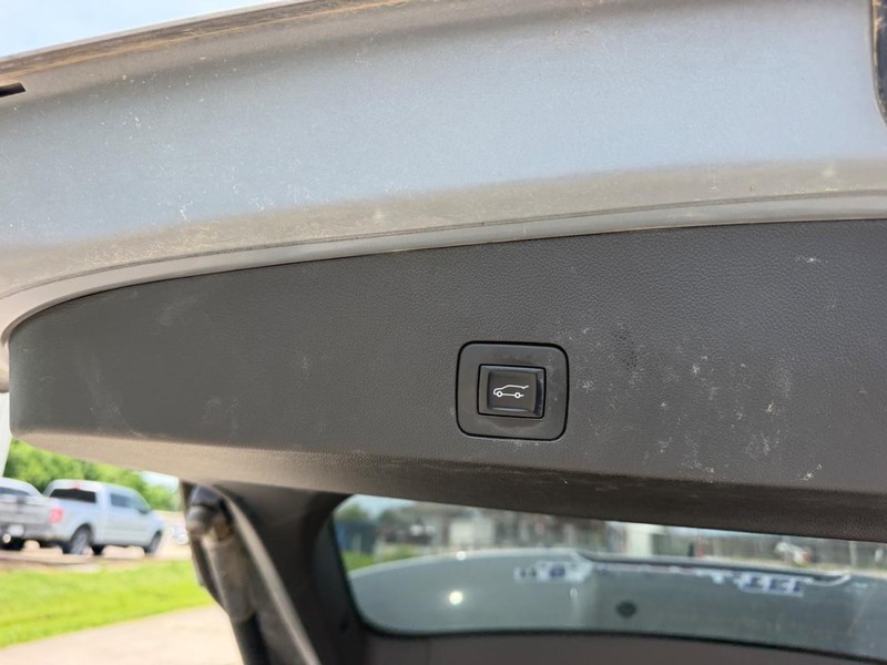 Buick Encore GX Vehicle Full-screen Gallery Image 6