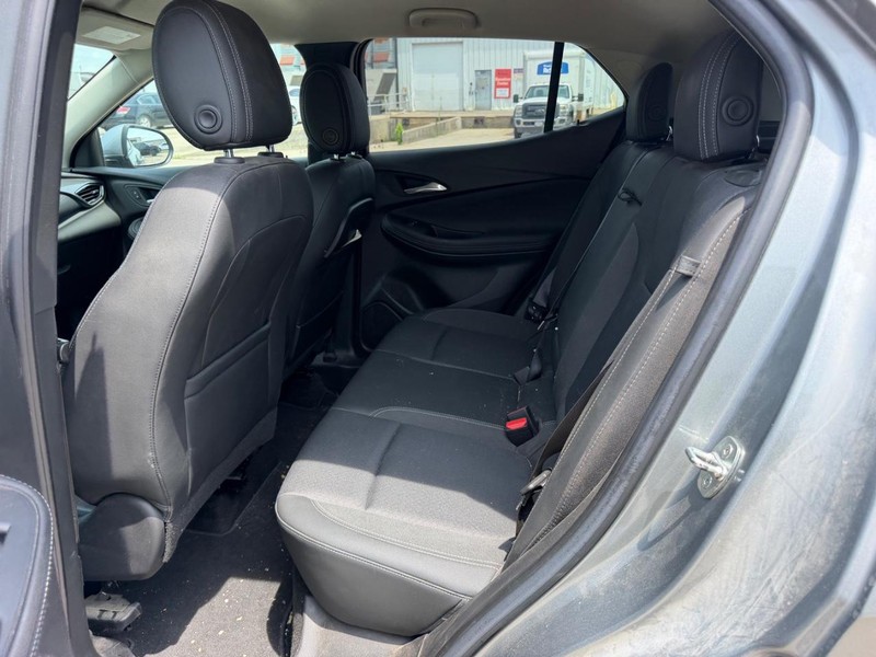 Buick Encore GX Vehicle Full-screen Gallery Image 8