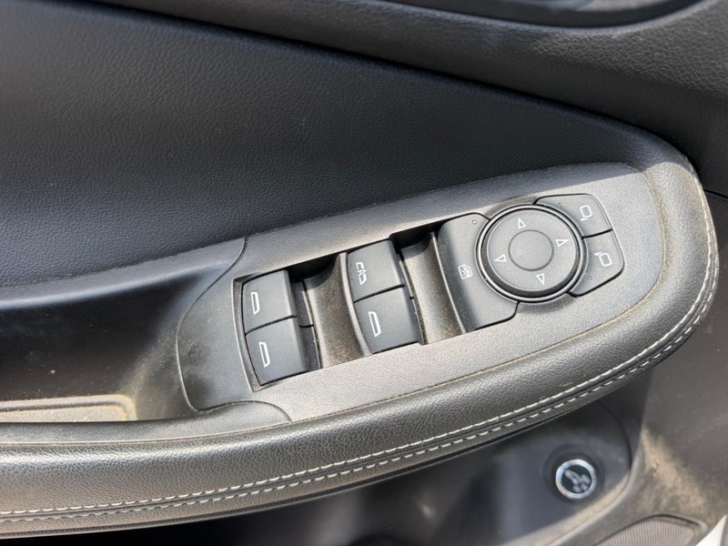 Buick Encore GX Vehicle Full-screen Gallery Image 16
