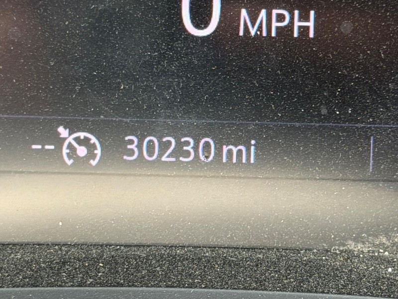 Buick Encore GX Vehicle Full-screen Gallery Image 18