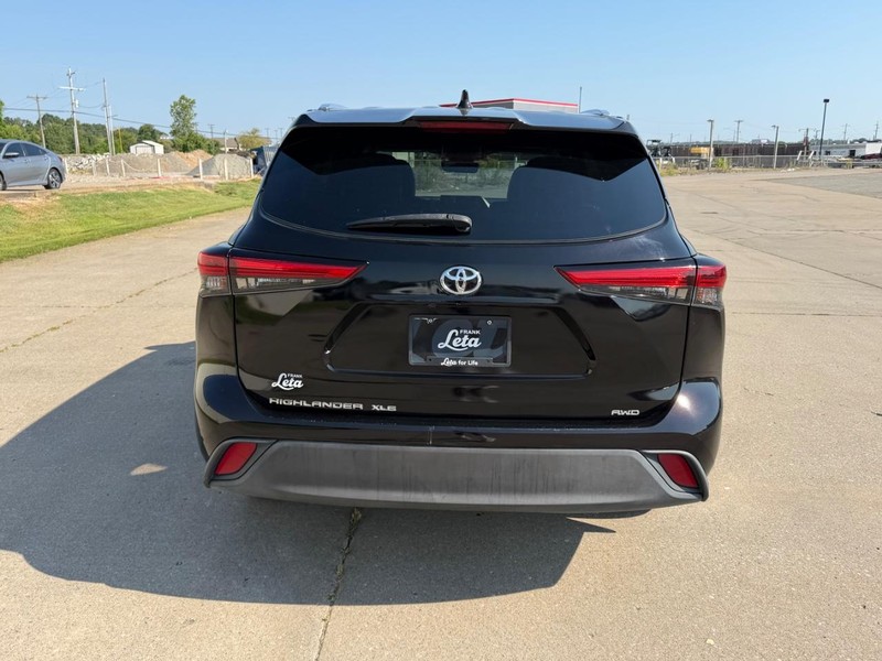 Toyota Highlander Vehicle Full-screen Gallery Image 4