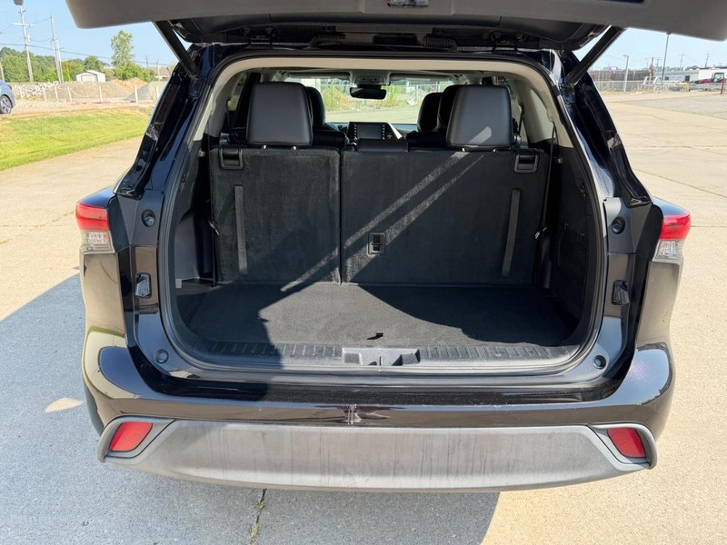 Toyota Highlander Vehicle Full-screen Gallery Image 5