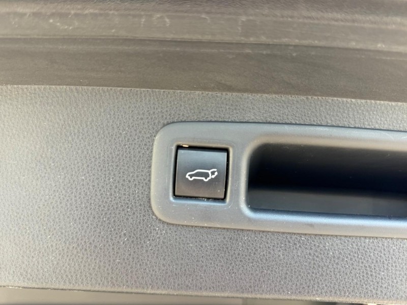 Toyota Highlander Vehicle Full-screen Gallery Image 6