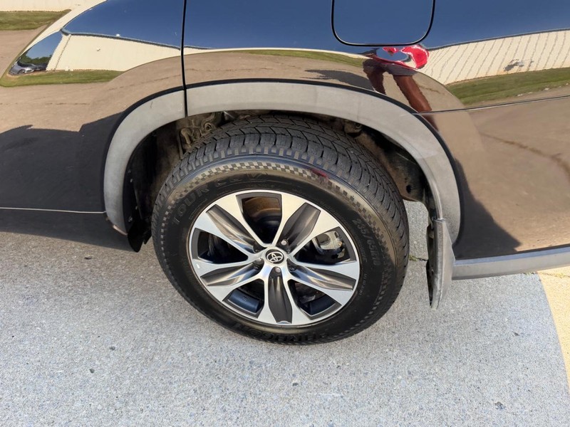 Toyota Highlander Vehicle Full-screen Gallery Image 7