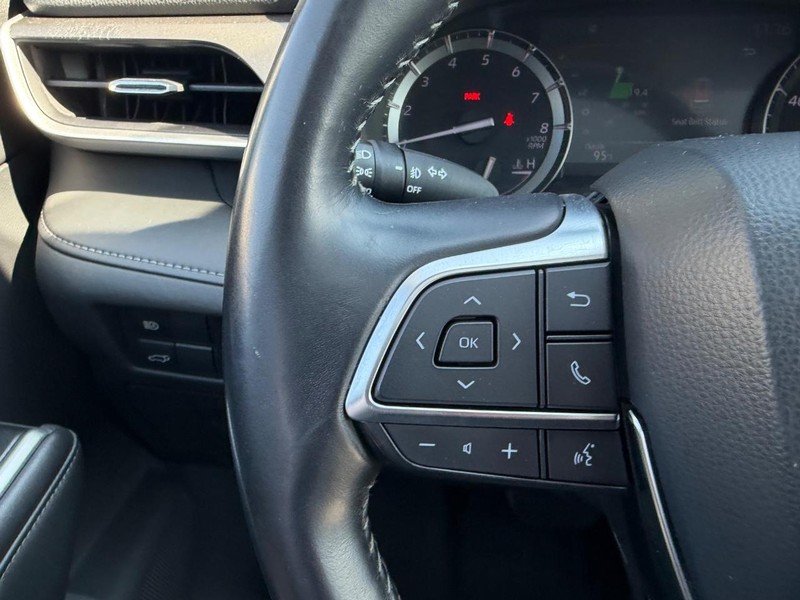 Toyota Highlander Vehicle Full-screen Gallery Image 14