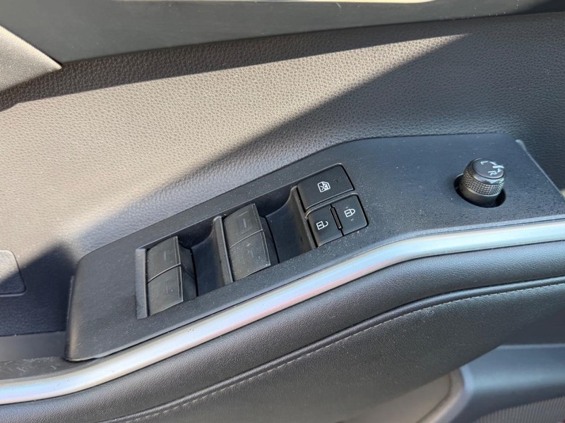 Toyota Highlander Vehicle Full-screen Gallery Image 20