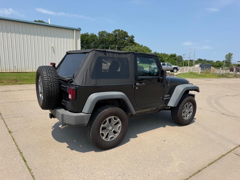 Jeep Wrangler Vehicle Full-screen Gallery Image 3