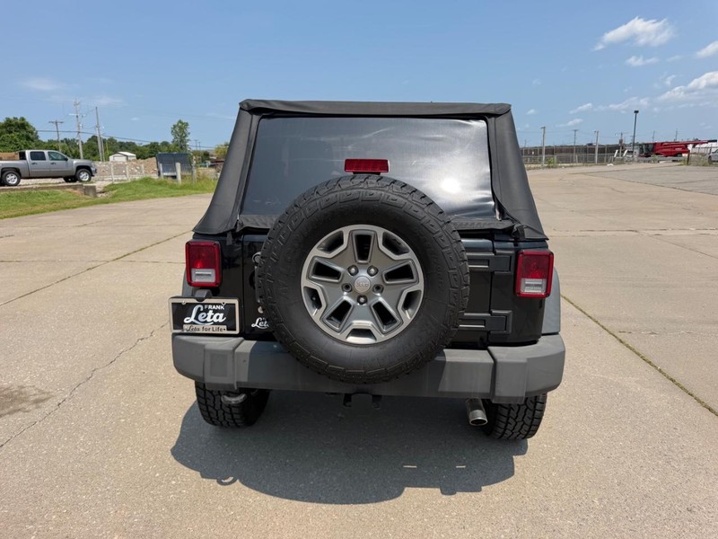 Jeep Wrangler Vehicle Full-screen Gallery Image 4