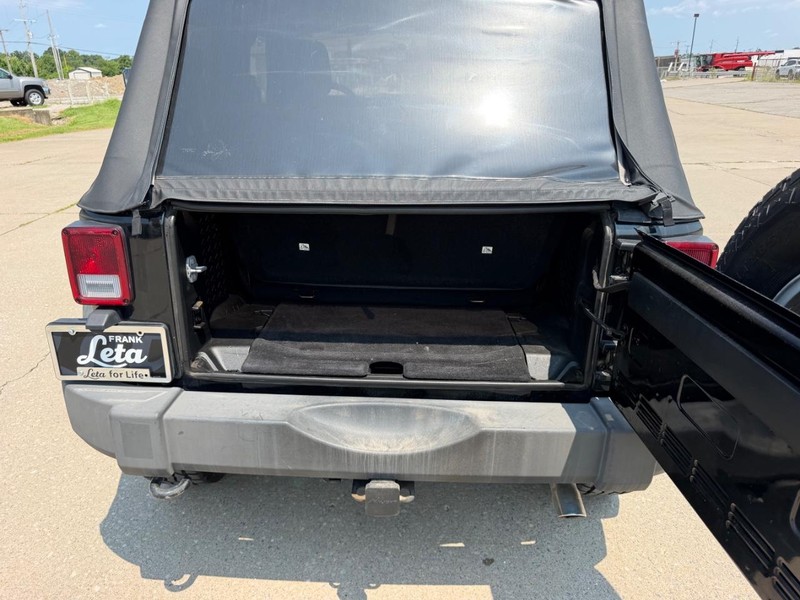 Jeep Wrangler Vehicle Full-screen Gallery Image 5