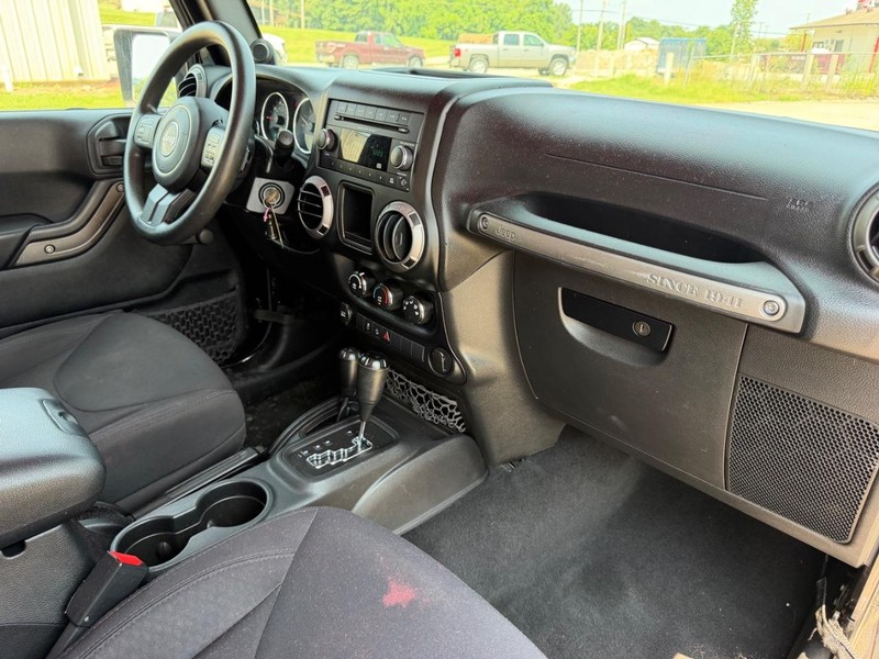 Jeep Wrangler Vehicle Full-screen Gallery Image 8